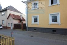 Ruhig gelegenes Zweifamilienhaus mit kleinem Garten & Nebengebäuden in Bürstadt sucht neue Bewohner Haus kaufen 68642 Bürstadt Bild klein