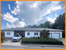 398.000,- für 1 5 8 qm Winkelbungalow mit Doppelgarage im Haus auf 1.570 qm pflegeleichten Grund Haus kaufen 91257 Pegnitz Bild klein