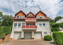 Attraktives Zweifamilienhaus in bevorzugter Lage von Taunusstein-Hahn mit tollem Fernblick Haus kaufen 65232 Taunusstein Bild klein