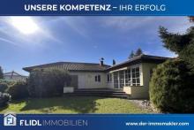 Bungalow mit großem Garten und 3 Garagen Haus kaufen 94060 Pocking Bild klein