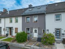 Charmantes Reihen-Einfamilienhaus mit Doppelgarage in Selb – ruhig gelegen, solide gebaut, modernisiert Haus kaufen 95100 Selb Bild klein