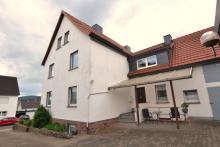 Doppelhaushälfte in Ortsrandlage von 37632 Holzen. Haus kaufen 37632 Holzen Bild klein