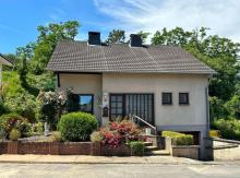 Gepflegtes Wohnhaus auf besonderem Grundstück mit Rosenbestand direkt am Waldrand Haus kaufen 53894 Mechernich Bild klein