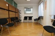 Gewerbeeinheit (WEG) vermietete Arztpraxis Gewerbe kaufen 65929 Frankfurt am Main Bild klein