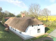 Historische Reetdachkate in idyllischer Deichlage, DHH Haus kaufen 25845 Nordstrand Bild klein