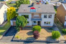 ++ KRAG Immobilien ++ Für Mehrgenerationen: Zwei Küchen, Loggia, ruhige Lage & Ausbaureserve Haus kaufen 35756 Mittenaar Bild klein