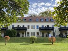 Leerstehendes, gepflegtes Apartment mit Tageslichtbad und Stellplatz in historischem Villenviertel! Wohnung kaufen 08371 Glauchau Bild klein