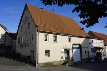 Mitten im Dorf! 2-Familienhaus mit großer Scheune zum Ausbau Haus kaufen 72525 Münsingen Bild klein