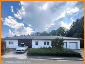 398.000,- für 1 5 8 qm Winkelbungalow mit Doppelgarage im Haus auf 1.570 qm pflegeleichten Grund Haus kaufen 91257 Pegnitz Bild mittel