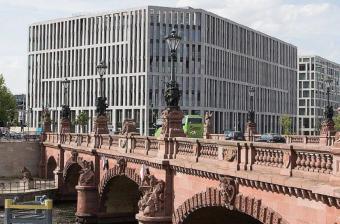 Ablösefrei: Einzigartige Gastronomie Leerfläche in Bürokomplex an der Spree Gewerbe mieten 10557 Berlin Bild mittel