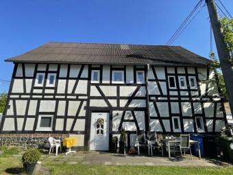 ASBACH -Zentrum-, 2-3 Parteienhaus mit 150 m² Wfl. (DG ausbaufähig) + weiterer Nutzflächen im EG/UG Haus kaufen 53567 Asbach (Landkreis Neuwied) Bild mittel