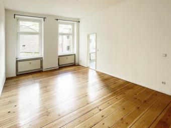 Attraktive, bezugsfreie 2-Zimmer Altbauwohnung 
in Bestlage Wohnung kaufen 10243 Berlin Bild mittel