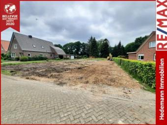 Einmalige Gelegenheit! * Baugrundstück in Traumlage * nur 2400m bis in die Stadtmitte * gute Infrastruktur * traumhafte Gartenanlage * fast 2.000qm * in 30er-Zone * TOP-Preis! Grundstück kaufen 26603 Aurich Bild mittel