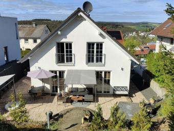 Freistehend, idyllisch & vielseitig! Großzügiges EFH in ruhiger und beliebter Lage Taunussteins Haus kaufen 65232 Taunusstein Bild mittel