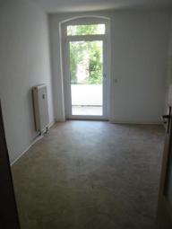 Großzügige 2-Zimmer mit neuem Laminat, Wannenbad und Balkon in ruhiger Lage! EBK mgl. Wohnung mieten 09131 Chemnitz Bild mittel