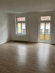 Großzügige 3-Zimmer mit Balkon, Laminat und Wannenbad in guter Lage! EBK mgl. Wohnung mieten 09131 Chemnitz Bild mittel