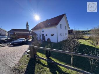 Ihr neues Zuhause: Stilvolles Einfamilienhaus in Bestlage – modern & energieeffizient! Haus kaufen 75394 Oberreichenbach (Landkreis Calw) Bild mittel