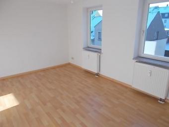 Kleinstwohnung! DG 1-Zimmer mit Pantryküche und Laminat im Zentrum * Wohnung mieten 09212 Limbach-Oberfrohna Bild mittel