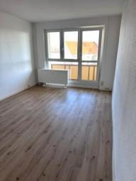 Schöne Stilvolle sonnige 3-R.-Wohnung in Dessau im 3.OG,58,20m2 mit BLK.zu vermieten.
 Wohnung mieten 06842 Dessau-Roßlau Bild mittel