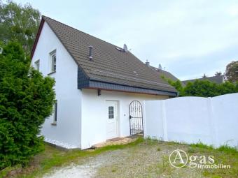 Schönes Einfamilienhaus mit 3,5 Zimmern, Terrasse, Garten und Einbauküche in Staaken Haus 13591 Berlin Bild mittel