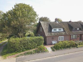 Unter Reet mit 2 Wohnungen in bester Deichlage mit Blick in die Marsch Haus kaufen 25845 Nordstrand Bild mittel