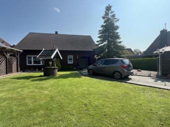 Wohnhaus mit EBK, Kaminofen, Garage, Carport und Ausbaufläche! Haus kaufen 26629 Großefehn Bild mittel